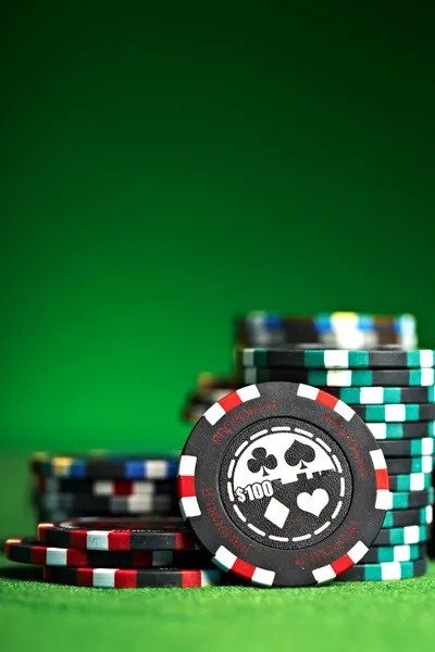 nalo70 Play'n GO slot game interface showing reel mechanics and payout table